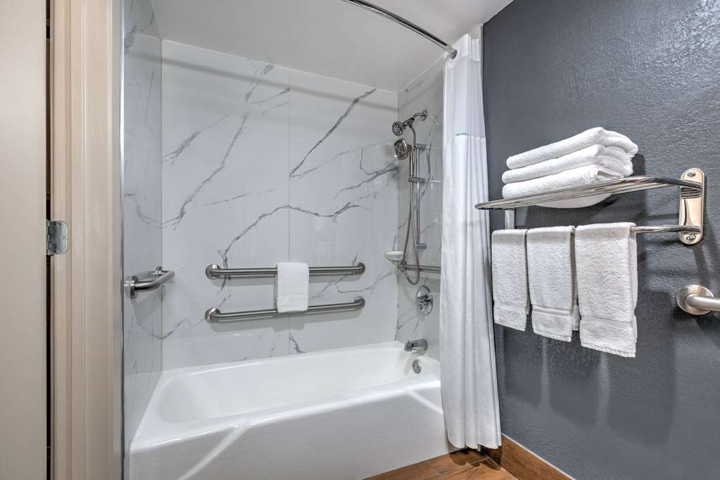 Super 8 by Wyndham Grand Prairie North - photo 18