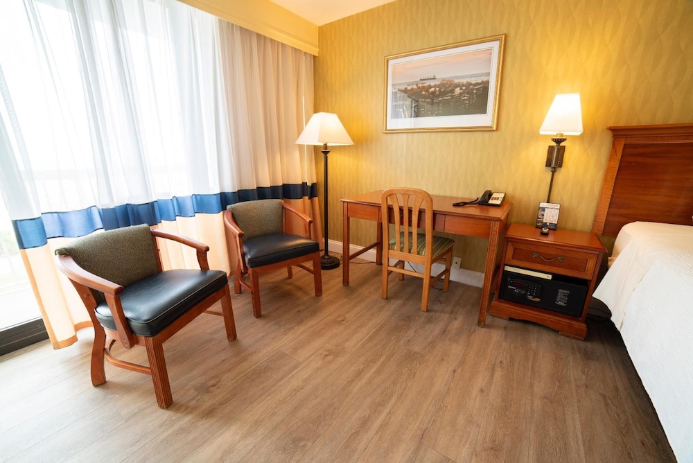 Oceanfront Inn - photo 11