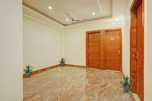 Townhouse Lucky Grand Palace — 4-Star Luxury Hotel in Ghaziabad, India