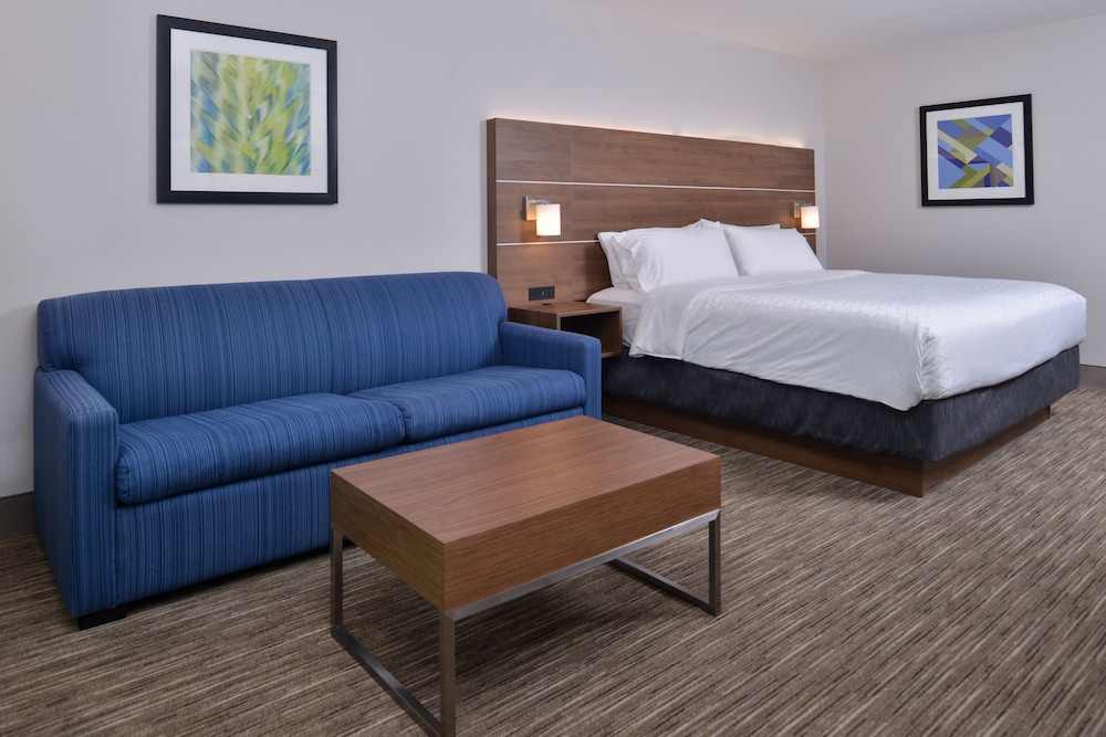 Holiday Inn Express & Suites Marshalltown by IHG - photo 13