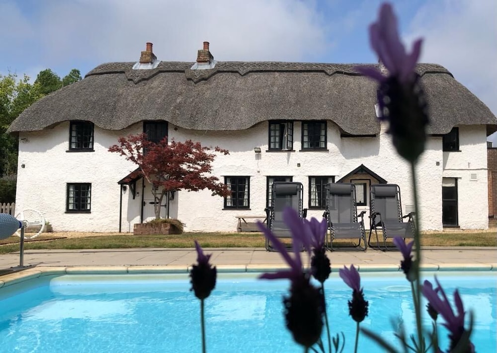 April Cottage — 5-Star Luxury Hotel in Southampton, United Kingdom