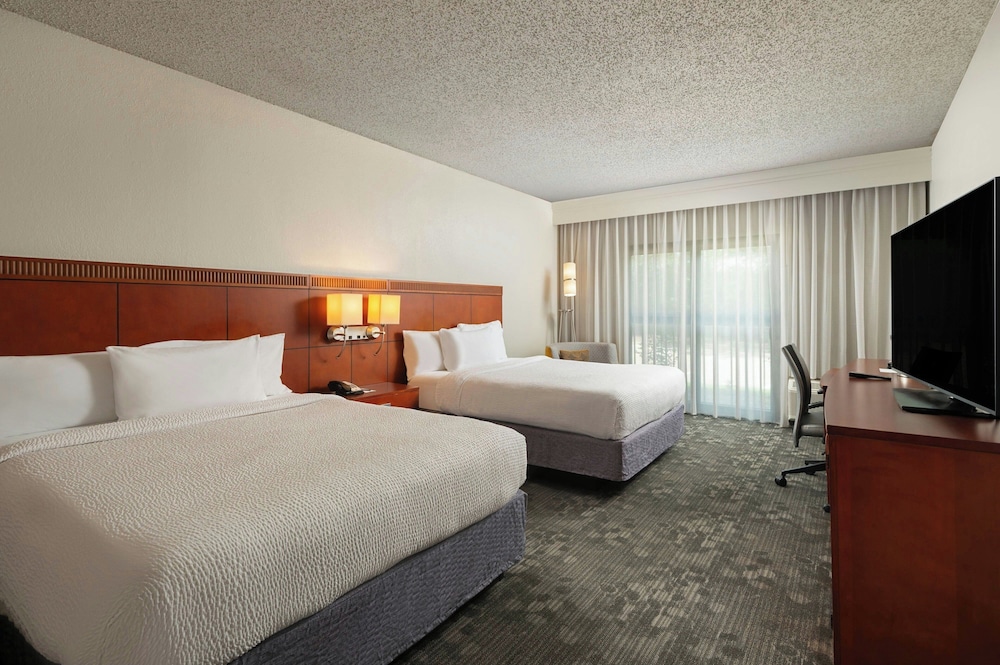 Courtyard by Marriott Dallas Fort Worth Bedford - photo 8