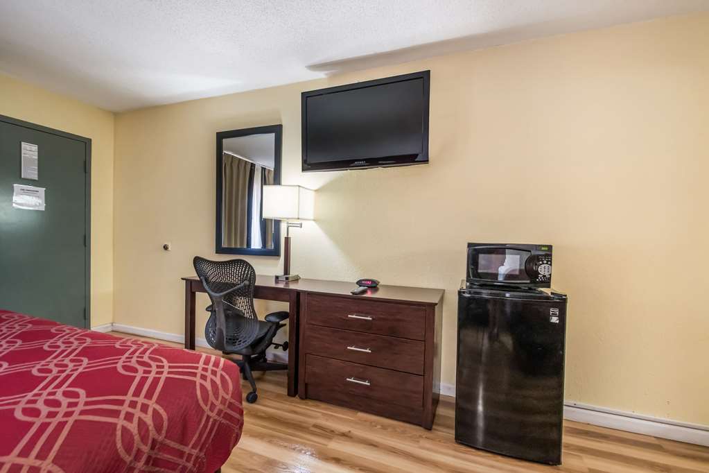 Econo Lodge Kearney Liberty - photo 20