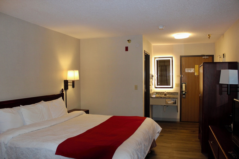 Eastwood Inn - photo 9