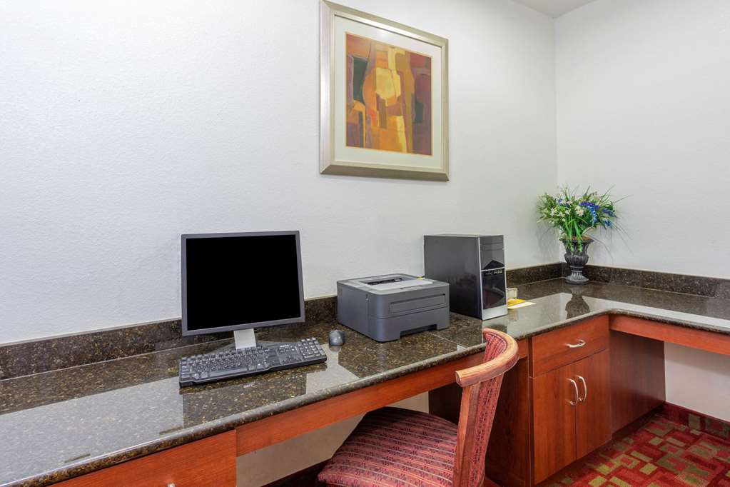 La Quinta Inn & Suites by Wyndham St. Augustine - photo 31