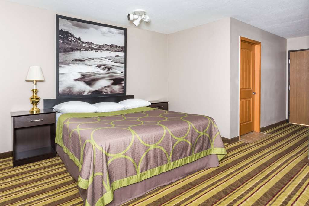 Super 8 by Wyndham Rock Springs - photo 6