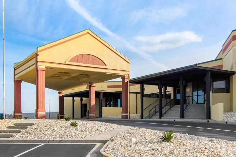 Suburban Extended Stay Hotel - photo 8