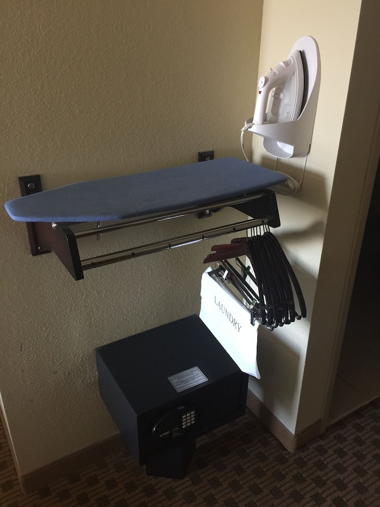 Cobblestone Hotel & Suites Pecos - photo 26