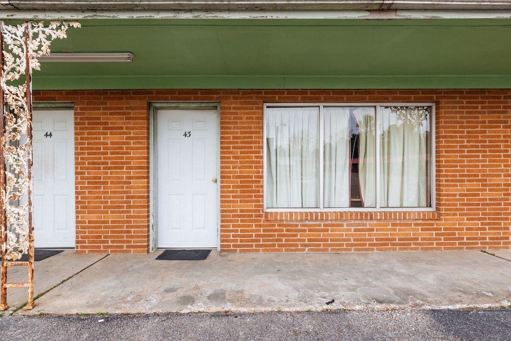 OYO Hotel Holly Springs MS - photo 20
