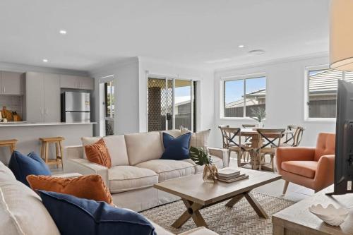 Wine Down 700m walk to Cessnock CBD in Cessnock, Australia