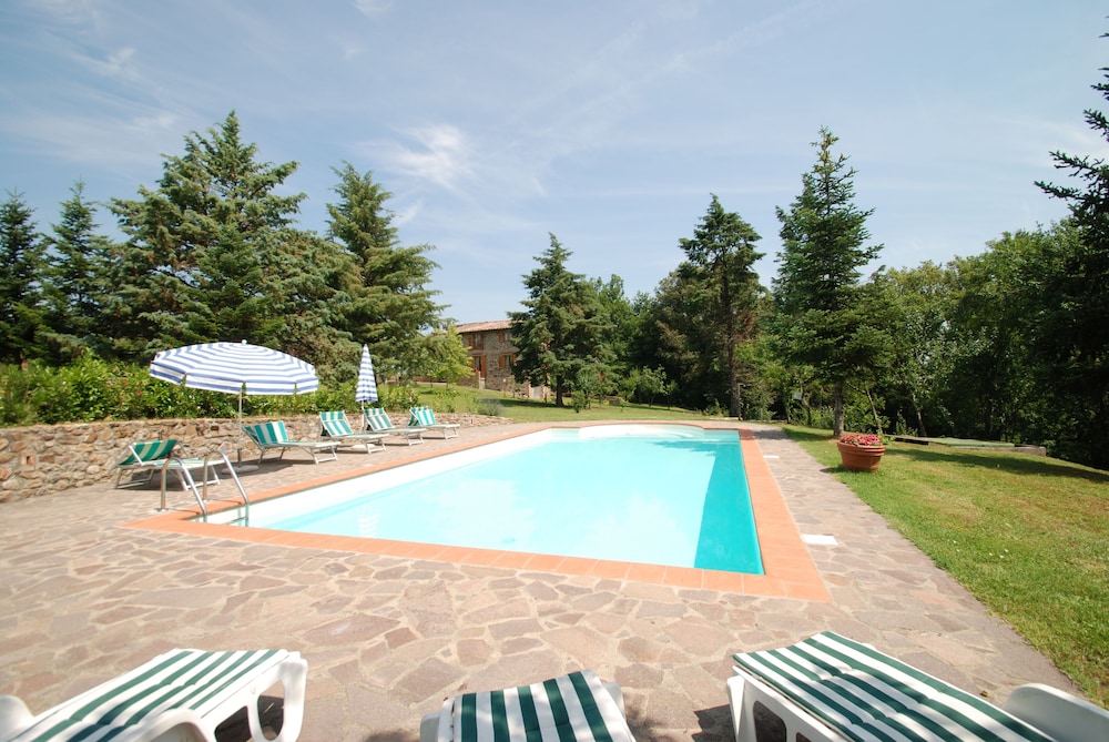 Casa vacanze Il Poggetto — 4-Star Luxury Hotel in Monticiano, Italy