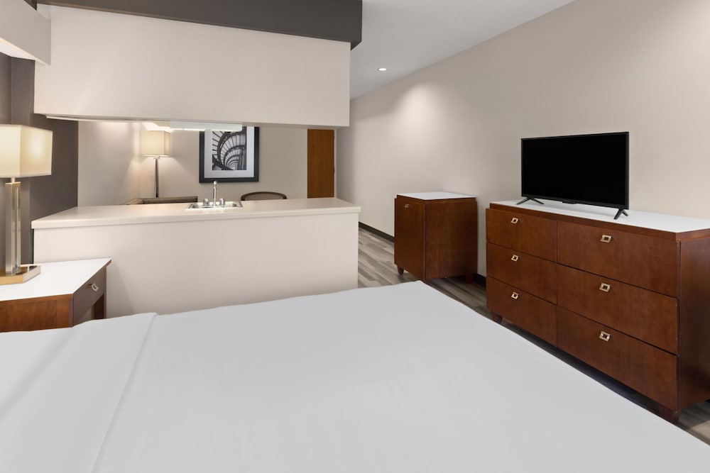 Americas Best Value Inn & Suites Racine - photo 24