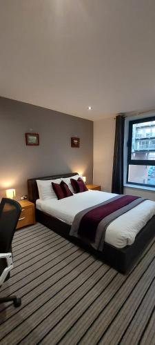 City Apartment in Great Location with a Balcony & Parking Possible West One — 4-Star Luxury Hotel in Sheffield, United Kingdom