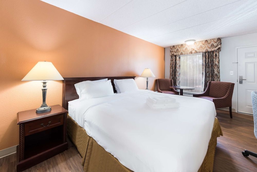 Americas Best Value Inn Columbus - photo 11