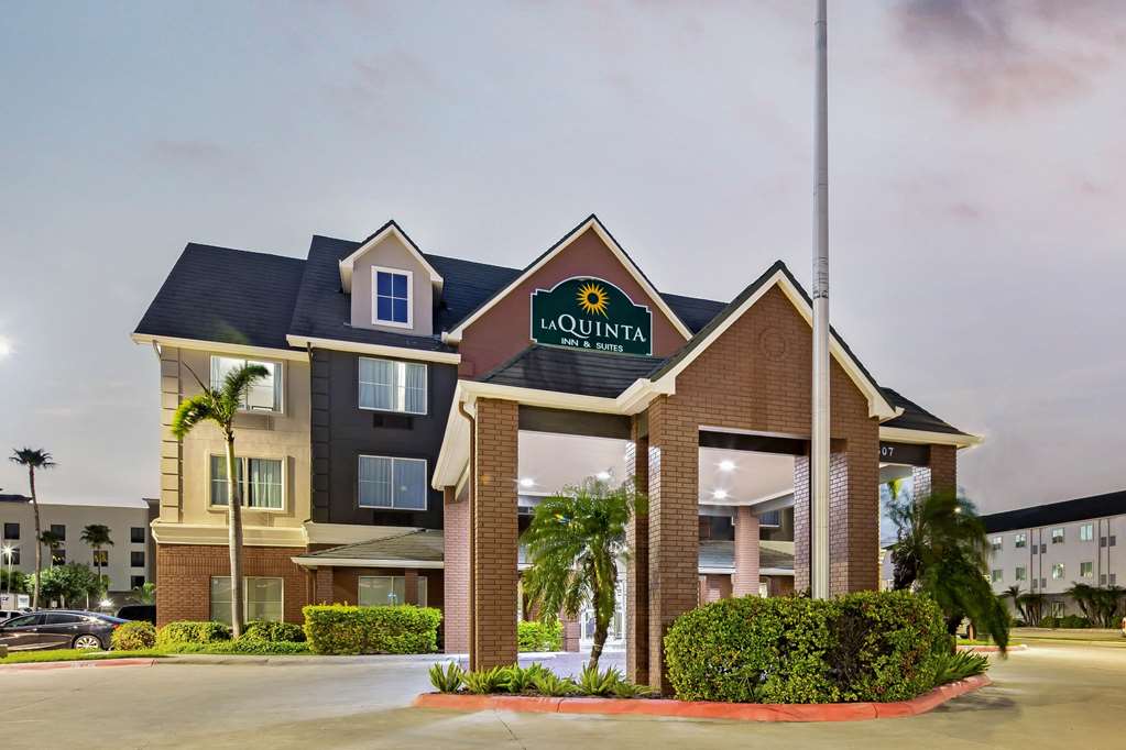 La Quinta Inn & Suites by Wyndham Pharr North McAllen - photo 4