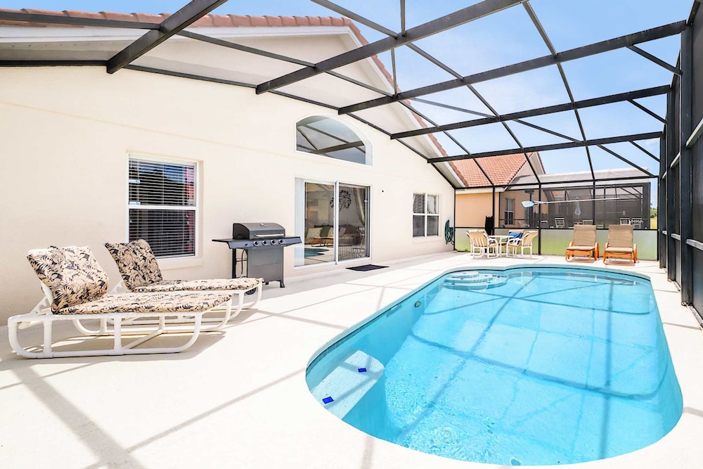 4BR Family Resort Home Private pool & Games Room - featured photo