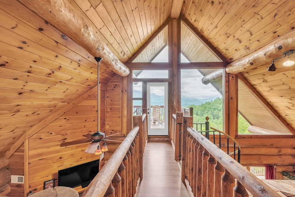 Sky Views Panoramic Views 2 Bedroom Cabin by Heavenly Views Resort - photo 27