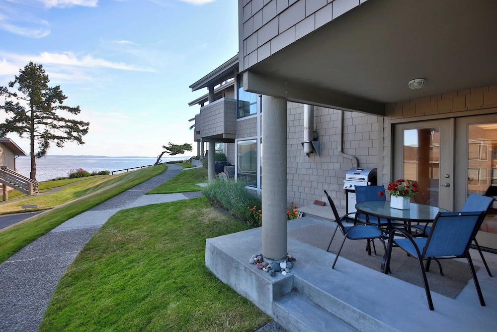 Beachfront Condo Mutiny Bay By Avantstay Views 19518523 — Freeland