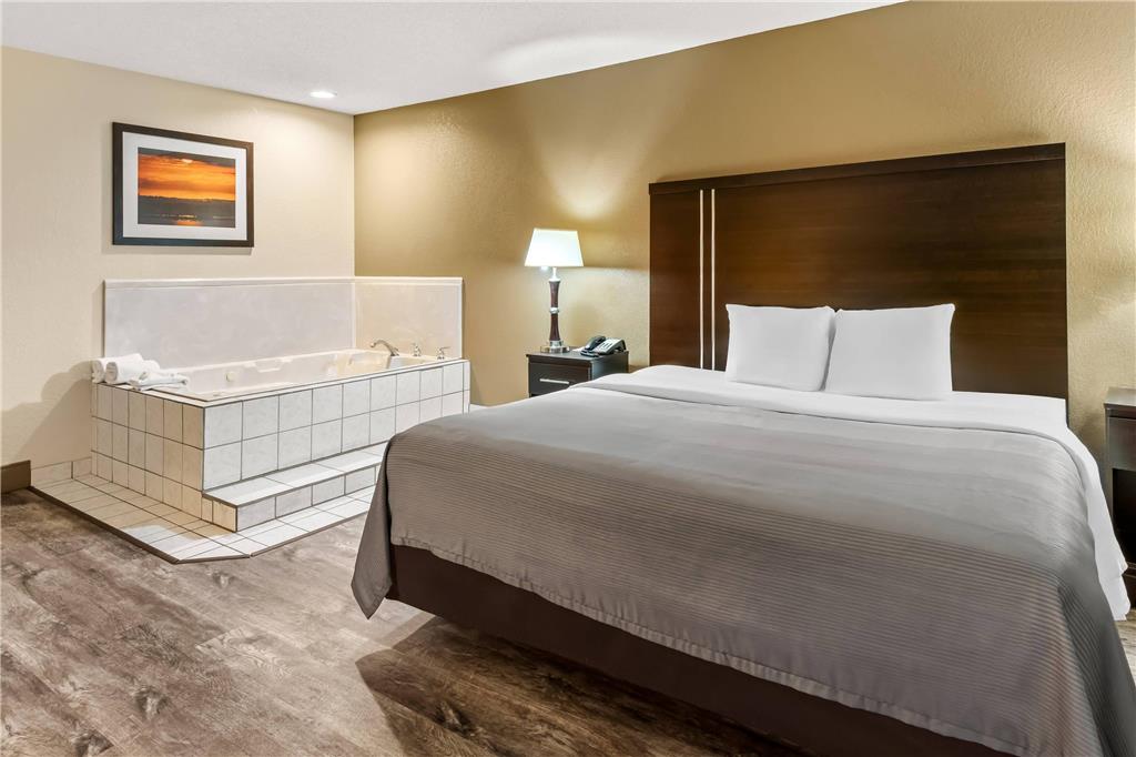 Quality Inn & Suites Granbury - photo 9