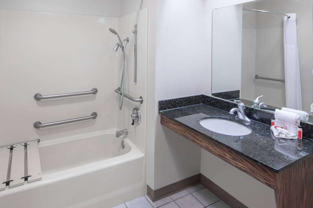 Baymont by Wyndham Cleveland - photo 12