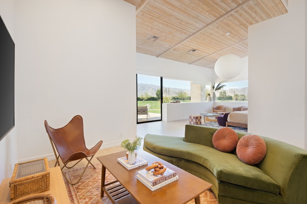 Buena Vista by Avantstay Massive Outdoor Oasis w Pool Spa & Firepit - photo 20