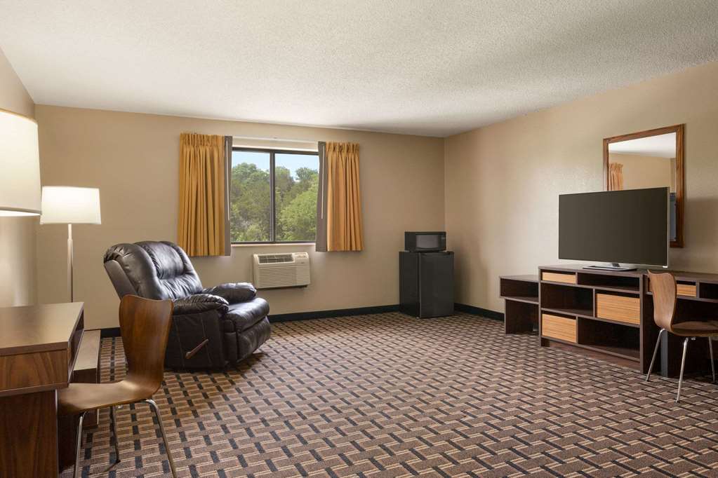 Super 8 by Wyndham Mayfield - photo 15