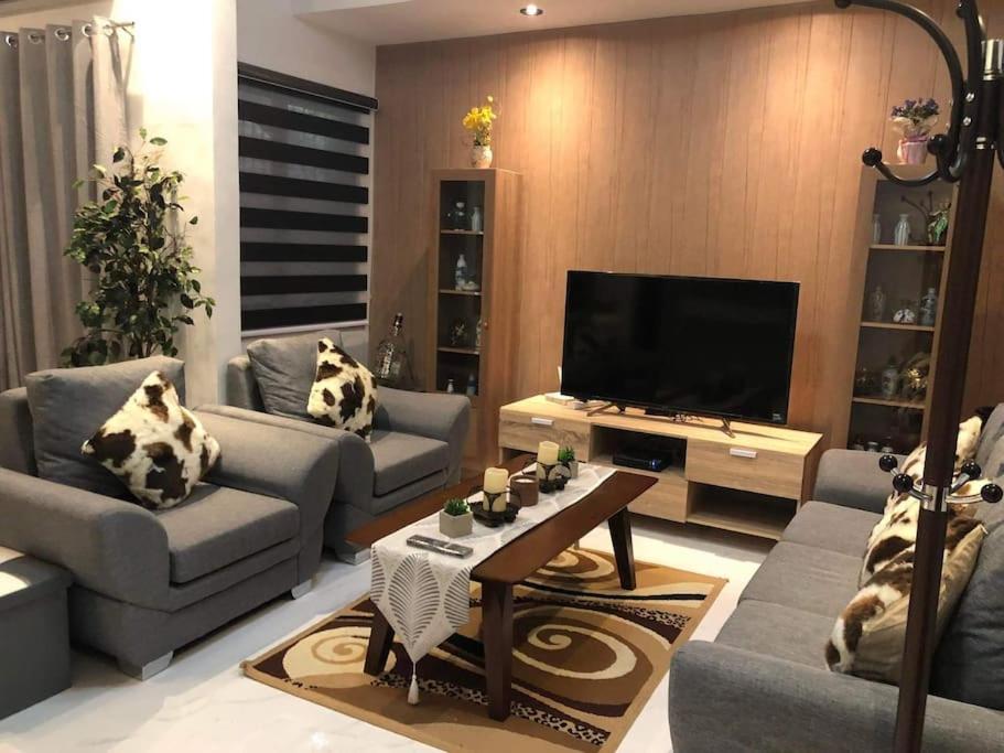 3 Bedroom bungalow in San Fernando Pampanga — 4-Star Luxury Hotel in San Fernando, Philippines