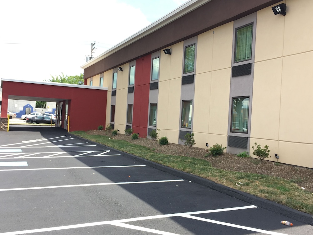 Quality Inn Near Pimlico Racetrack - photo 37