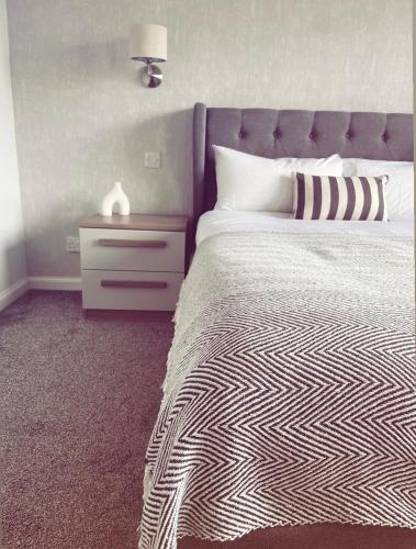 Malva Modern 2 Bedroom Bungalow in Wick Sleeps 4 with private parking NC500 Route — 4-Star Luxury Hotel in Wick, United Kingdom
