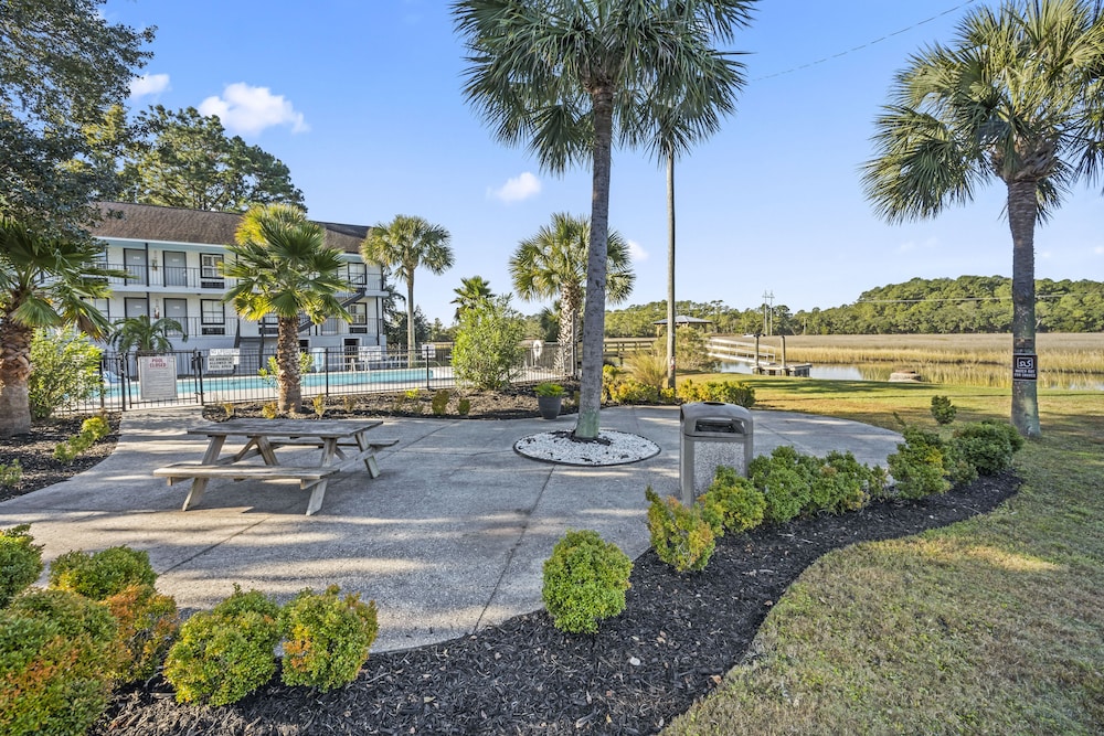 Creekside Lands Inn - photo 26
