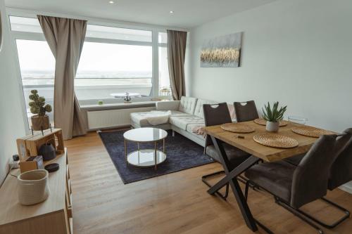 Wolkenloft mit Meerblick und Schwimmbad Haustiere willkommen — 4-Star Luxury Hotel in Sierksdorf, Germany