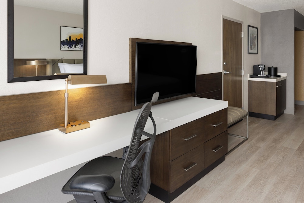 Crowne Plaza Nashville Airport by IHG - photo 11
