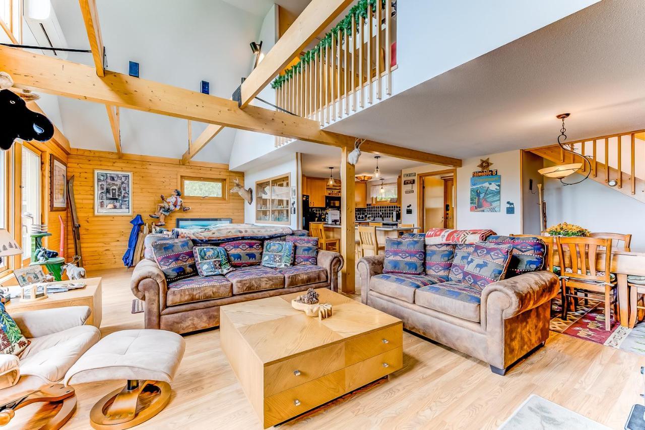 272 Dundee Road — Bartlett