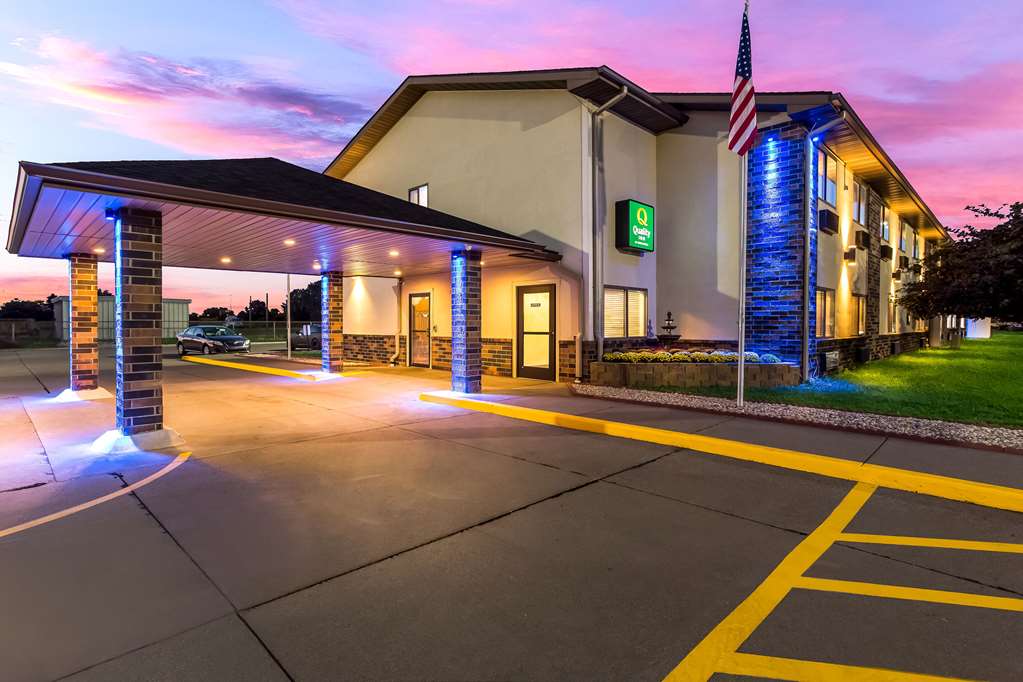 Quality Inn Galesburg near US Highway 34 and I 74 - photo 6