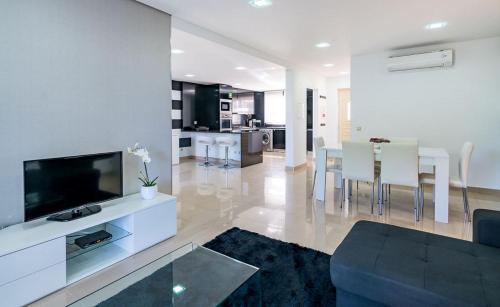 Villa Cantinho by Intiholidays — 4-Star Luxury Hotel in Albufeira, Portugal