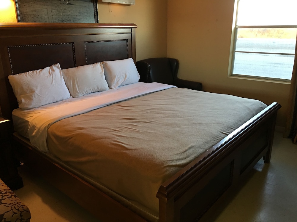 Reddy Inn and Suites - photo 24