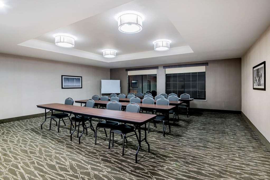 La Quinta Inn & Suites by Wyndham Pampa - photo 65