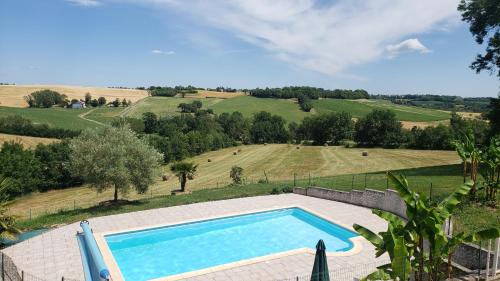 Gite Pierre Qui Roule — 4-Star Luxury Hotel in Castanet-Tolosan, France
