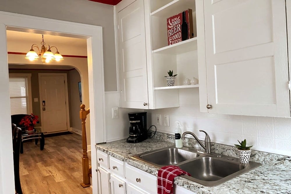 Automaniac Spot in the Heart of Pontiac 3 Beds 2 Baths - photo 19