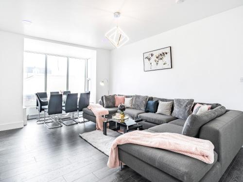 Sea View Apartment One Uk36846 — 4-Star Luxury Hotel in Blackpool, United Kingdom
