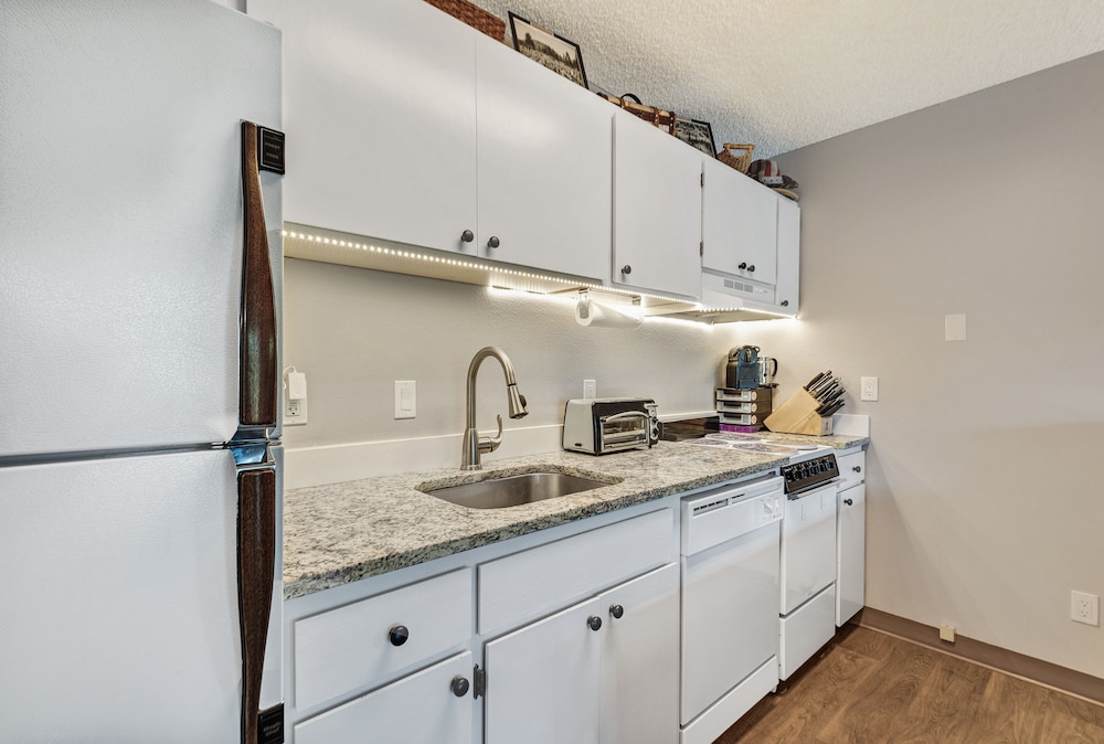 Bend Riverside Inn & Suites - photo 151