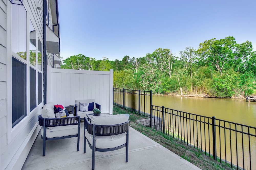 Steps to Lake Greenwood: Waterfront Gem w Patio — 4-Star Luxury Hotel in Greenwood, United States