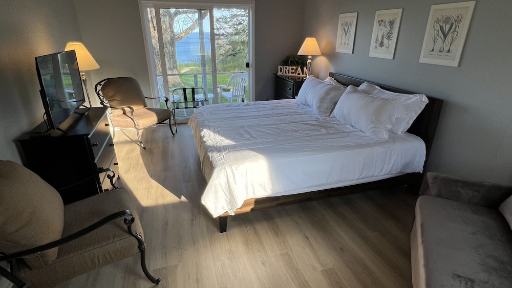 The High Tide Inn - photo 19