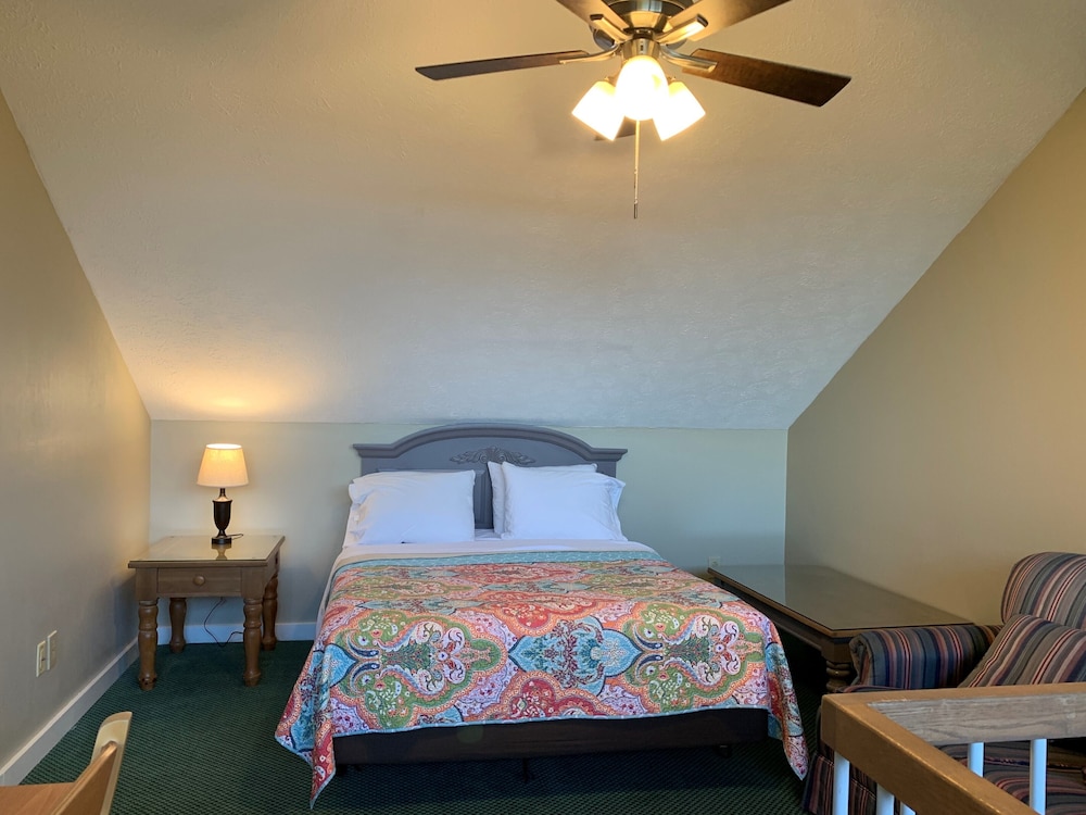 Woodbridge Inn & Tavern - photo 25