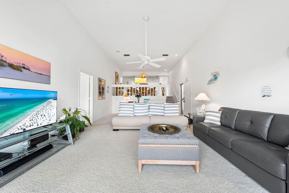 Our House at the Lake House C113 By Beachside — 4-Star Luxury Hotel in Siesta Key, United States