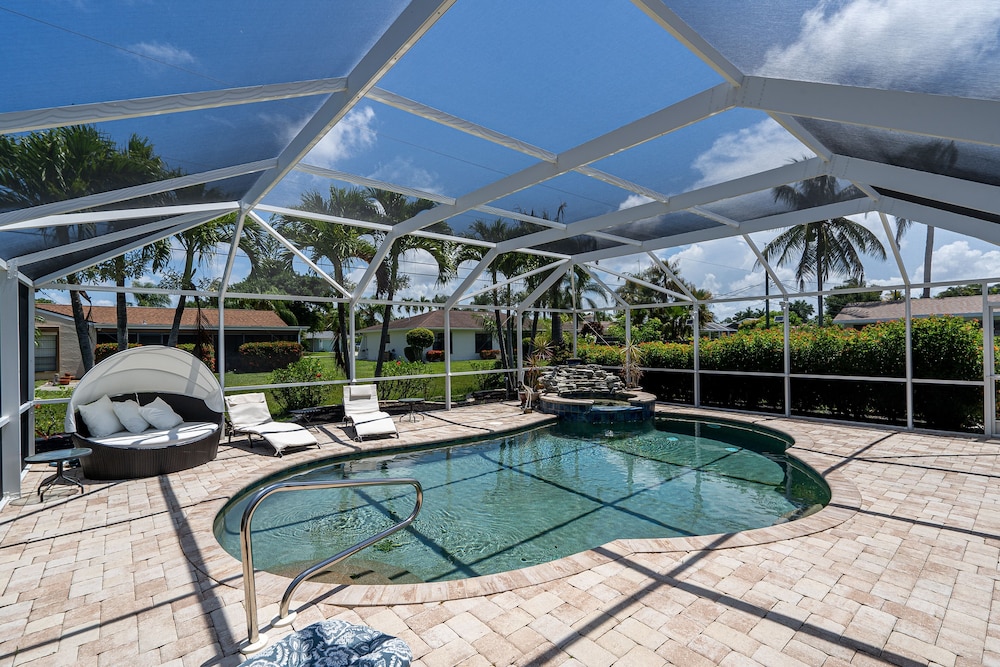 Tide Down — 4-Star Luxury Hotel in Bonita Springs, United States