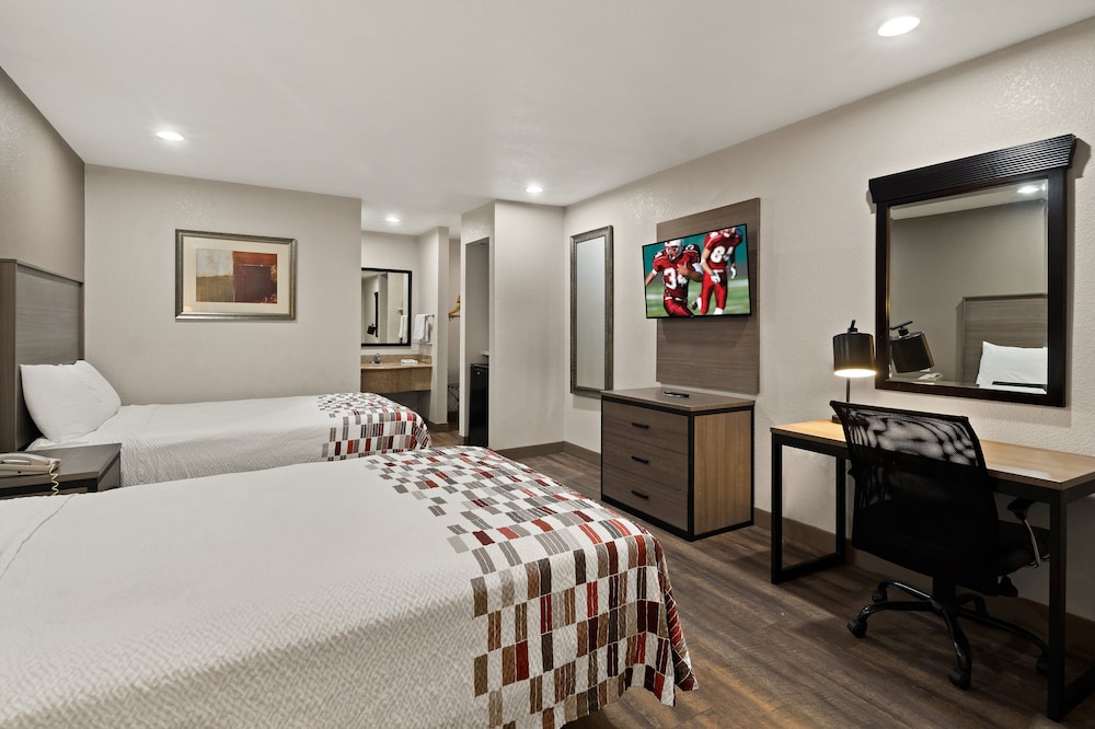 Red Roof Inn & Suites Irving DFW Airport South - photo 19