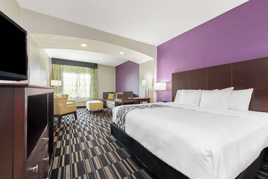 La Quinta Inn & Suites by Wyndham Bridge City - photo 18