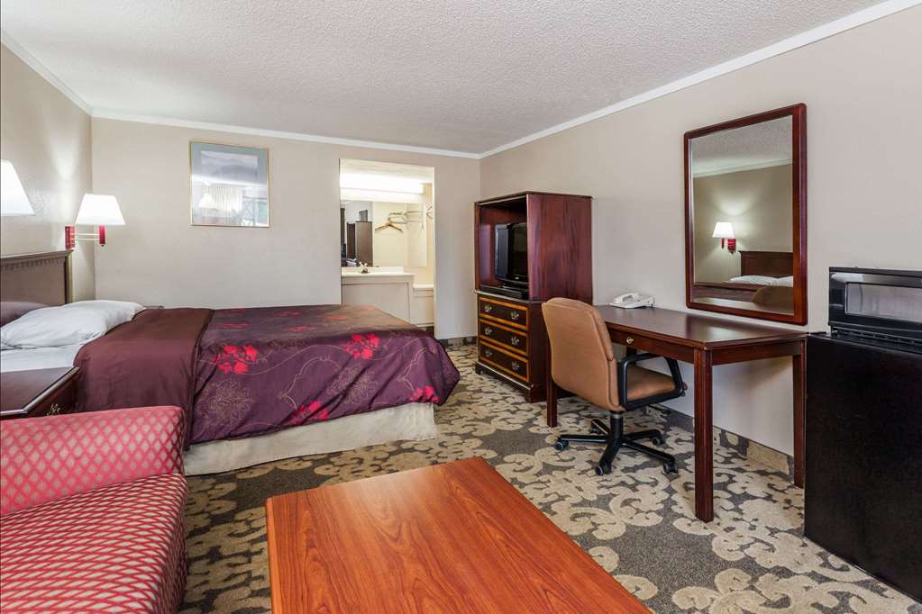 Knights Inn Farmington Hill - photo 8