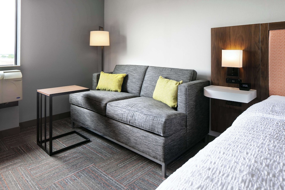 Hampton Inn & Suites West Bend - photo 24